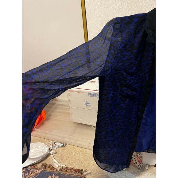 EUC Armani Exchange Semi-Sheer BlueButton up Long sleev Leopard print Top size M - Picture 11 of 12